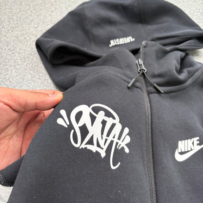 Syna Techfleece パーカー